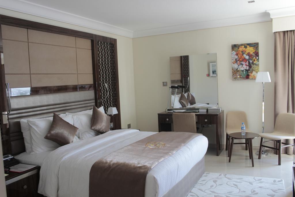 Tio Sea Resort Аль-Хор Экстерьер фото A bedroom at the hotel