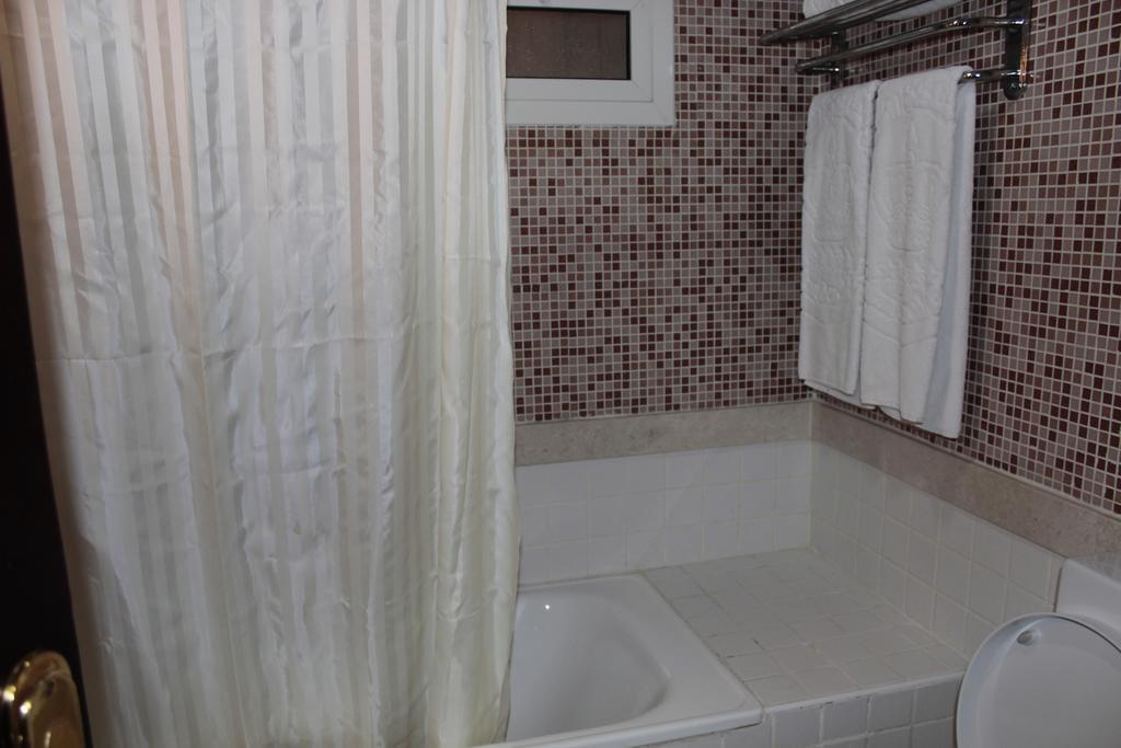 Tio Sea Resort Аль-Хор Экстерьер фото A shower curtain