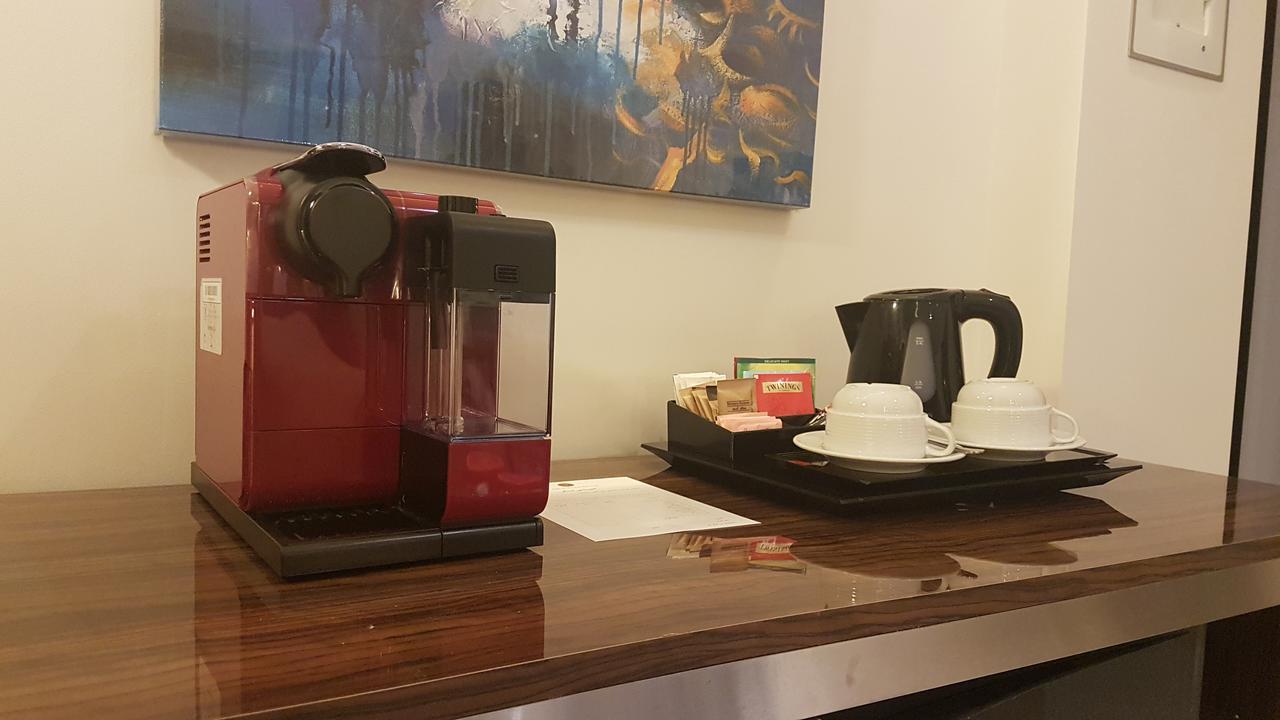 Tio Sea Resort Аль-Хор Экстерьер фото A Nespresso coffee machine in a hotel room