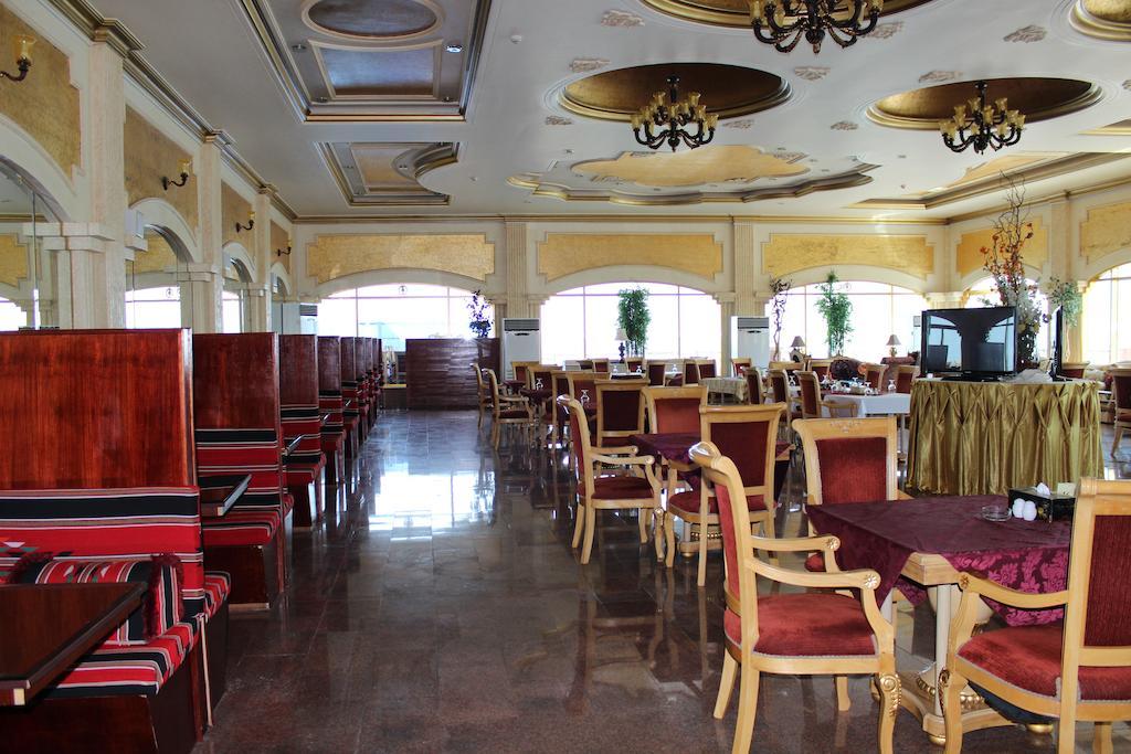 Tio Sea Resort Аль-Хор Экстерьер фото The restaurant