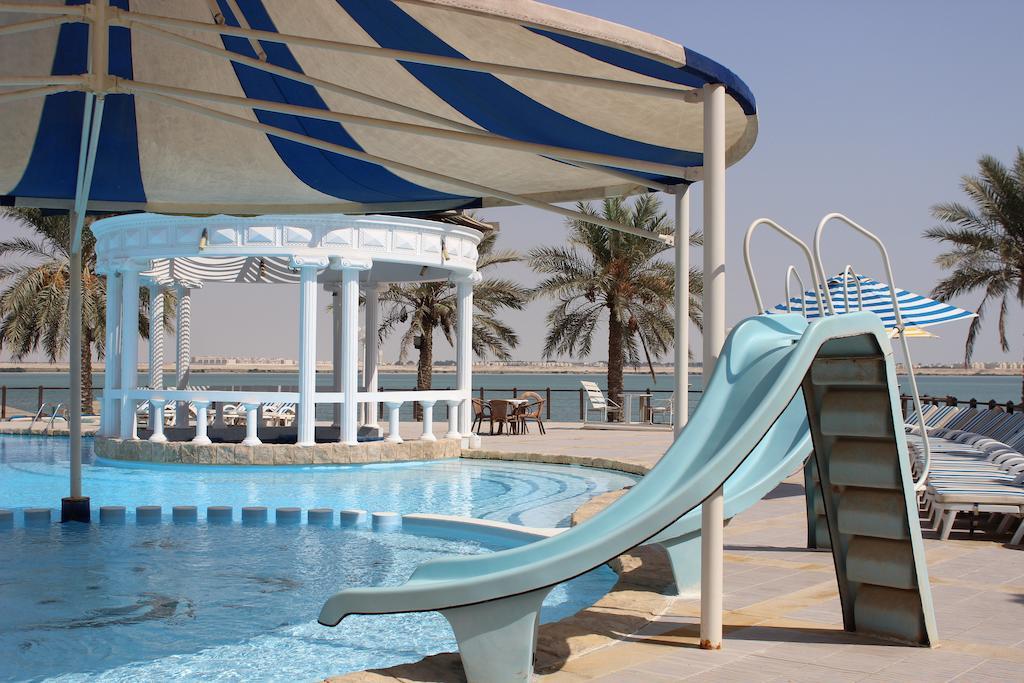 Tio Sea Resort Аль-Хор Экстерьер фото A water slide