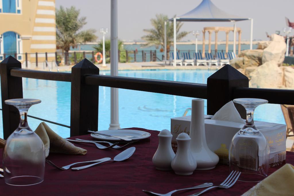 Tio Sea Resort Аль-Хор Экстерьер фото The pool at the hotel