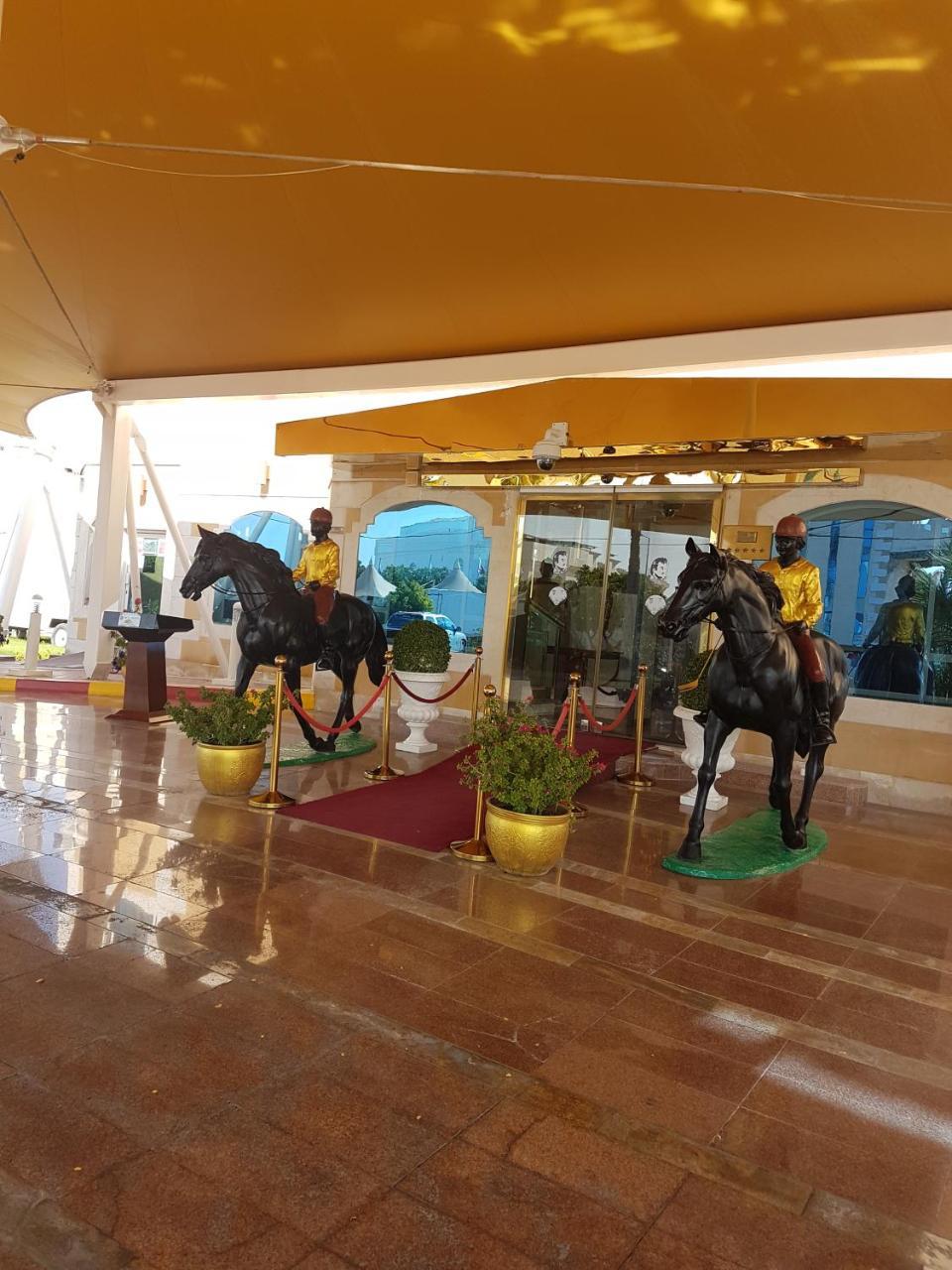 Tio Sea Resort Аль-Хор Экстерьер фото Entrance of the Meydan Grandstand