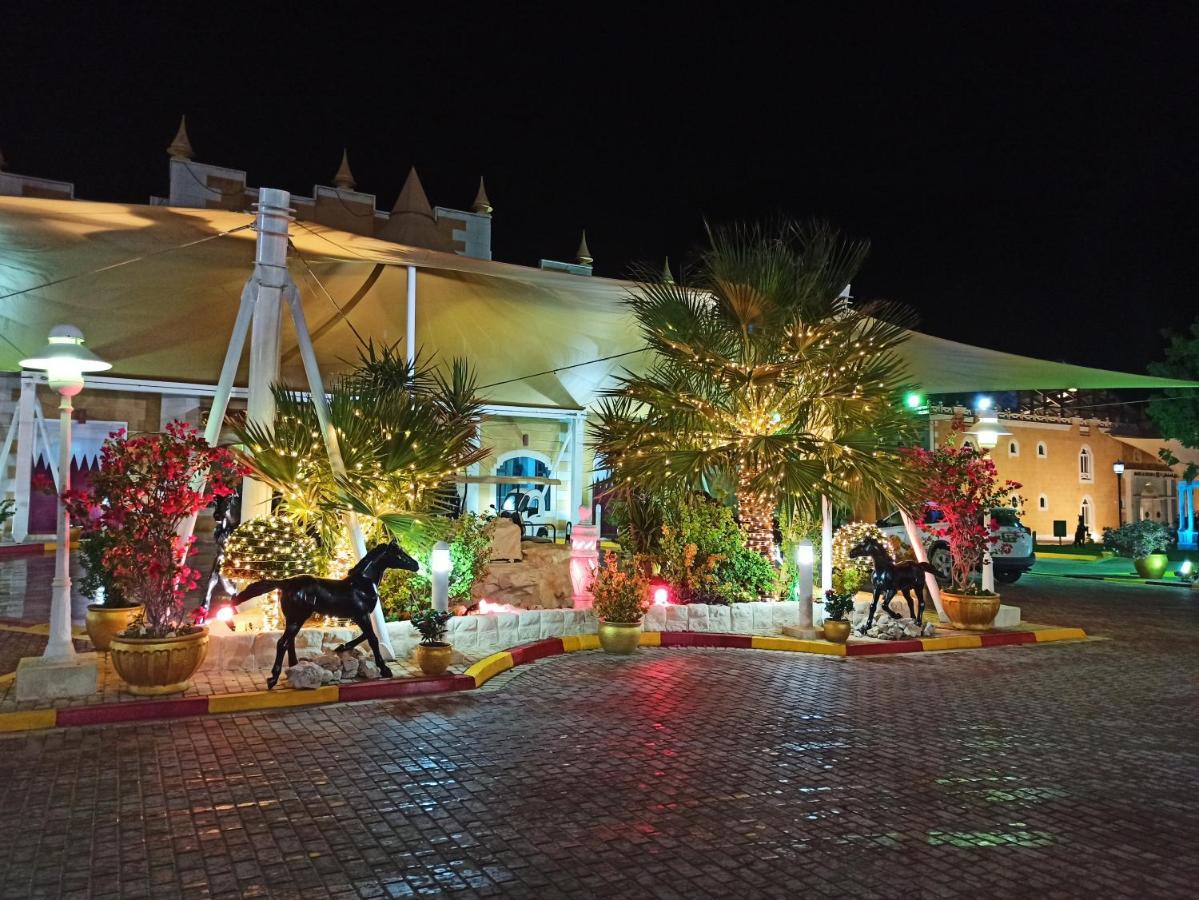 Tio Sea Resort Аль-Хор Экстерьер фото Al Shaqab at night