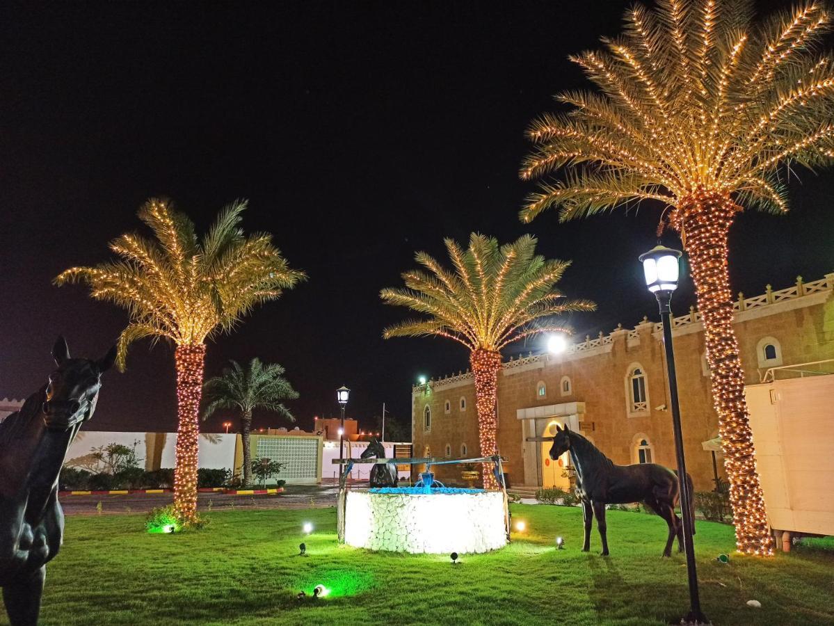 Tio Sea Resort Аль-Хор Экстерьер фото Al Shaqab at night